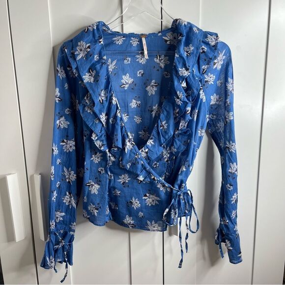 Free People Amanda Ruffle Detail Wrap-Style Blouse in Blue Floral XS - Picture 4 of 13